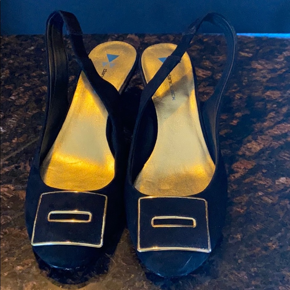 Suede sling back pumps